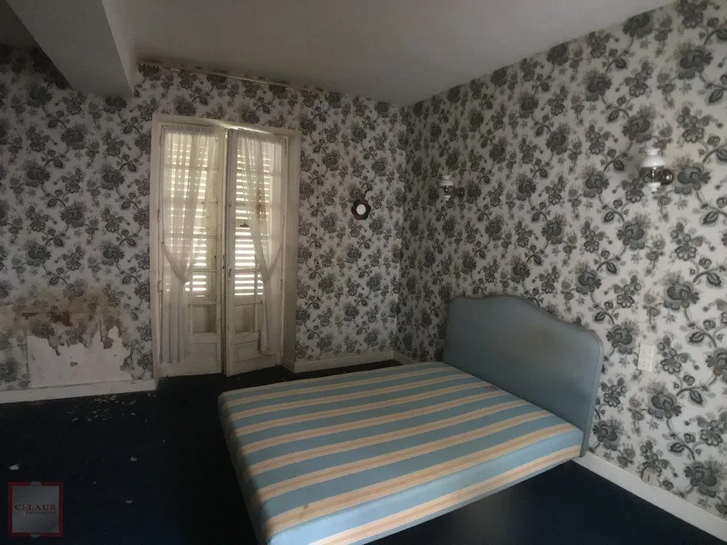 MAISON 2 APPARTEMENTS ET GARAGES