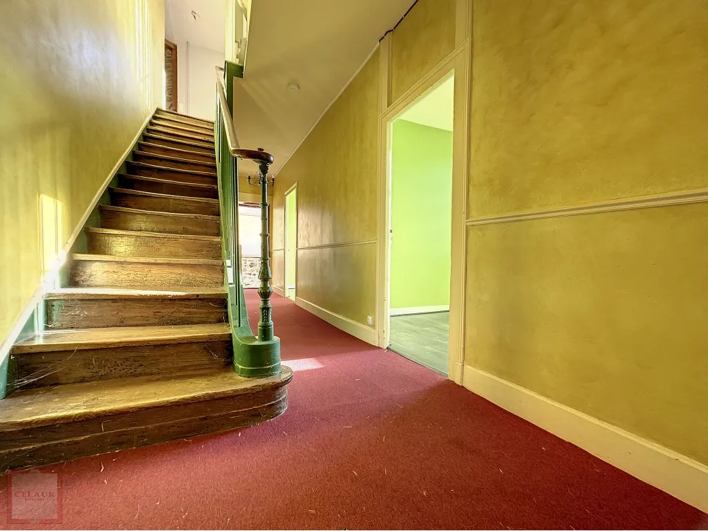 JOLIE MAISON ATYPIQUE RENOVEE AVEC JARDIN