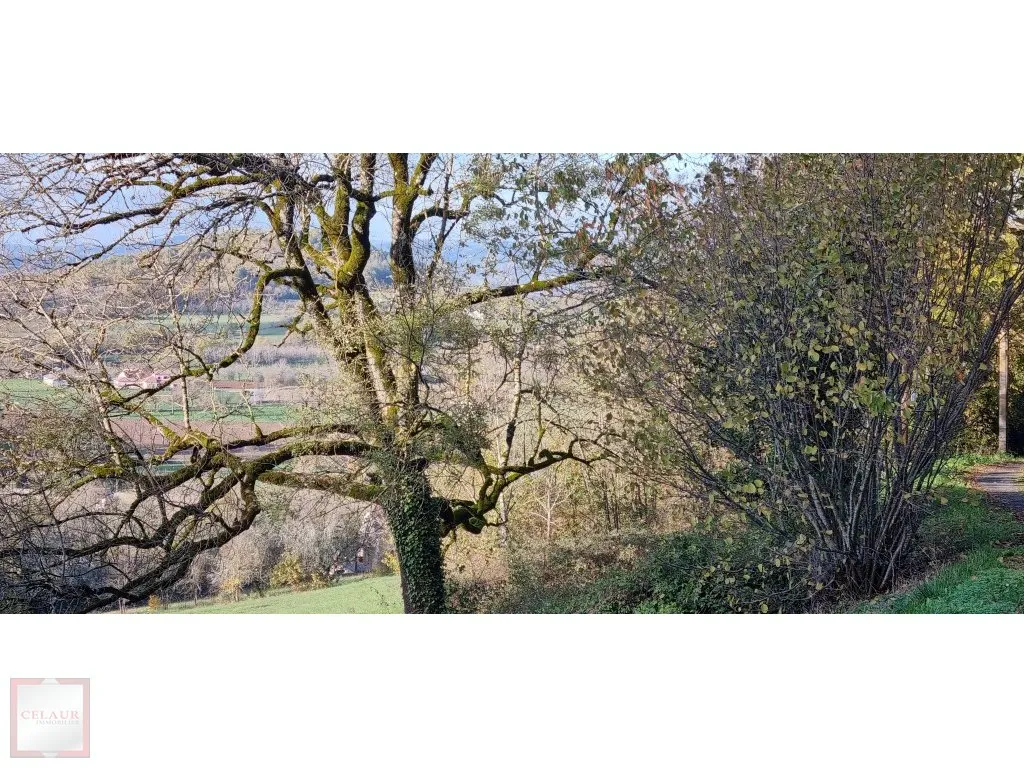 TERRAIN A BATIR SUR SUPERBE VUE A 180 DEGRES