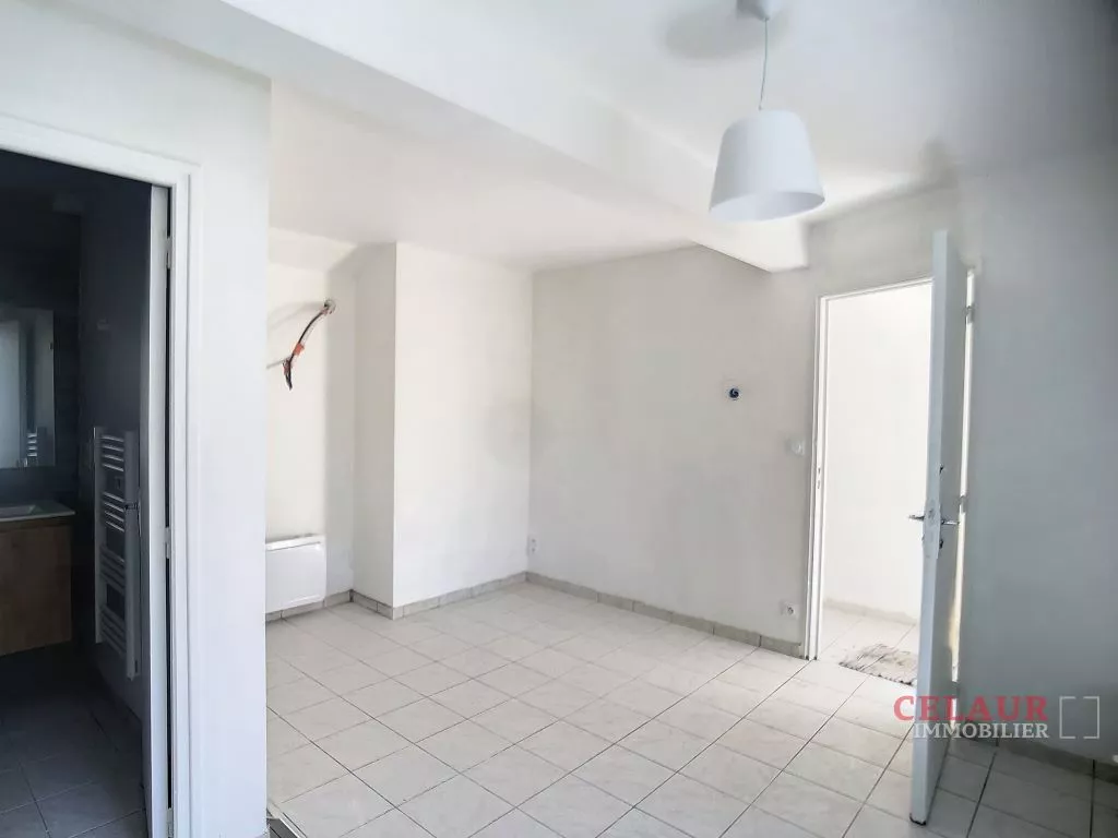Studio rez-de-chauss&eacute;e centre bourg