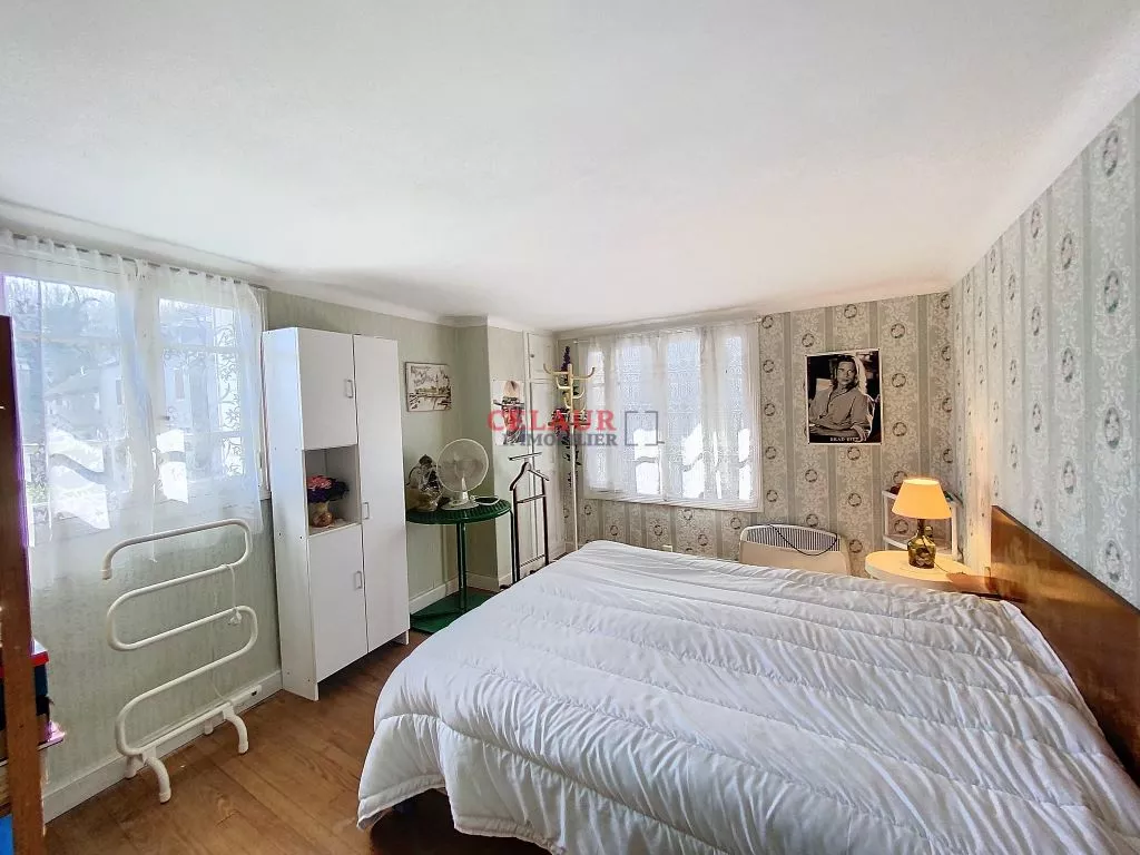 MAISON DE VILLE AVEC TERRASSE ET JARDIN