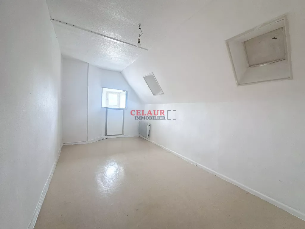 JOLIE MAISON DE BOURG A RENOVER