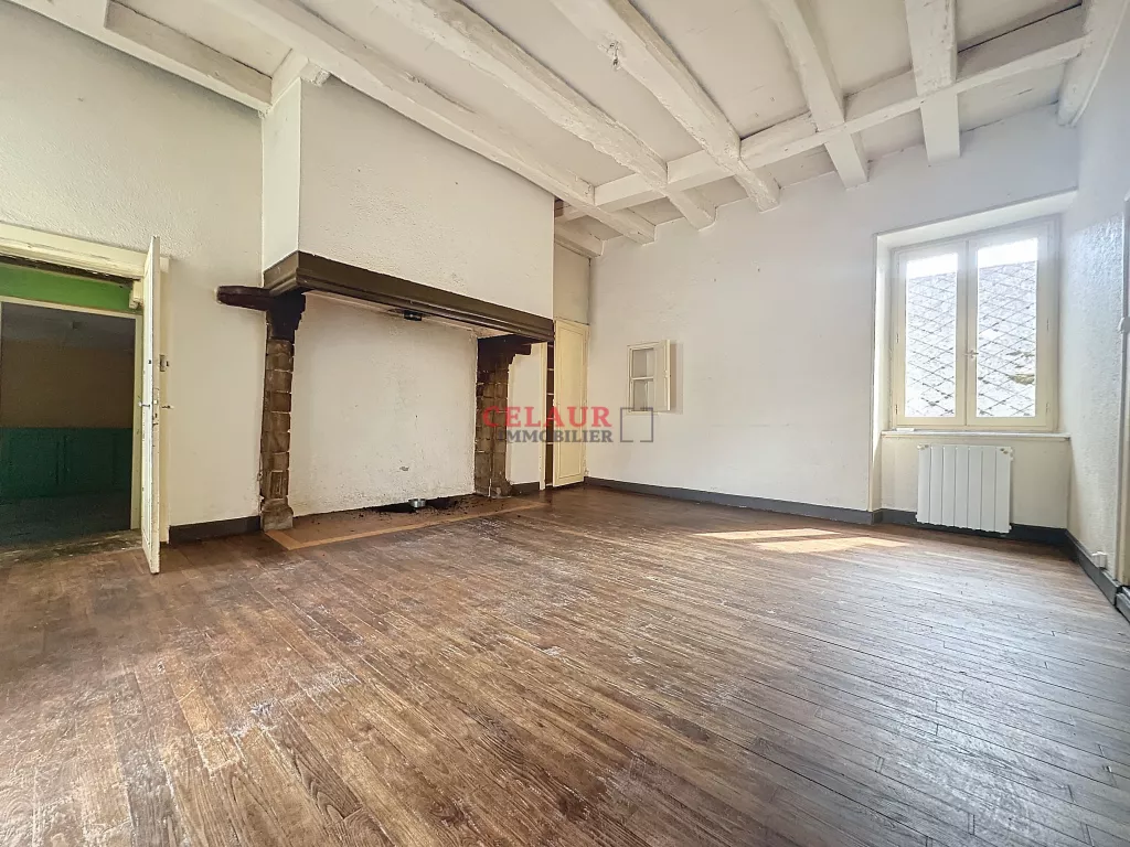 JOLIE MAISON DE BOURG A RENOVER