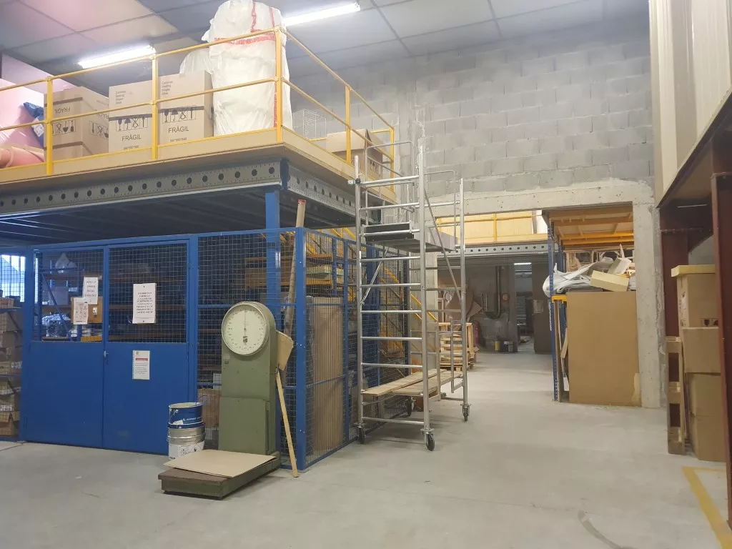 GRAND LOCAL PROFESSIONNEL