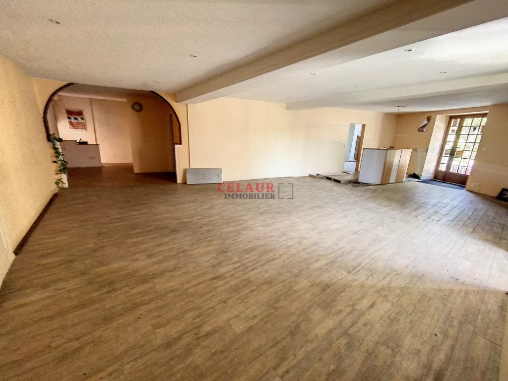 Ancien caf&eacute; restaurant