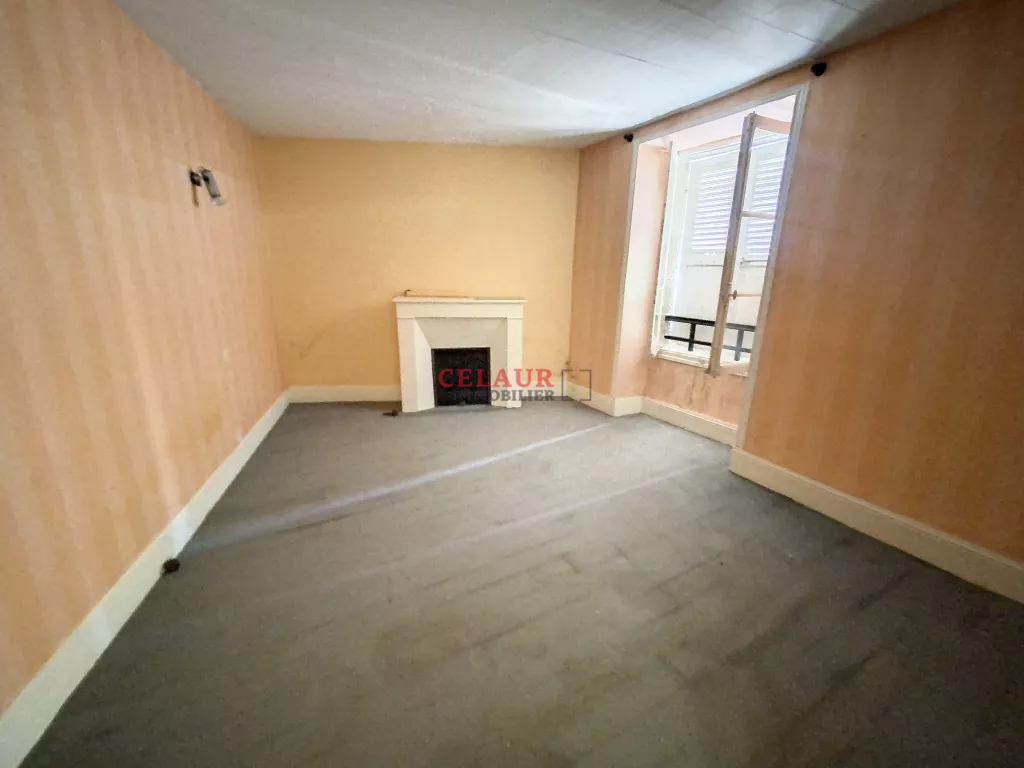 Ancien caf&eacute; restaurant