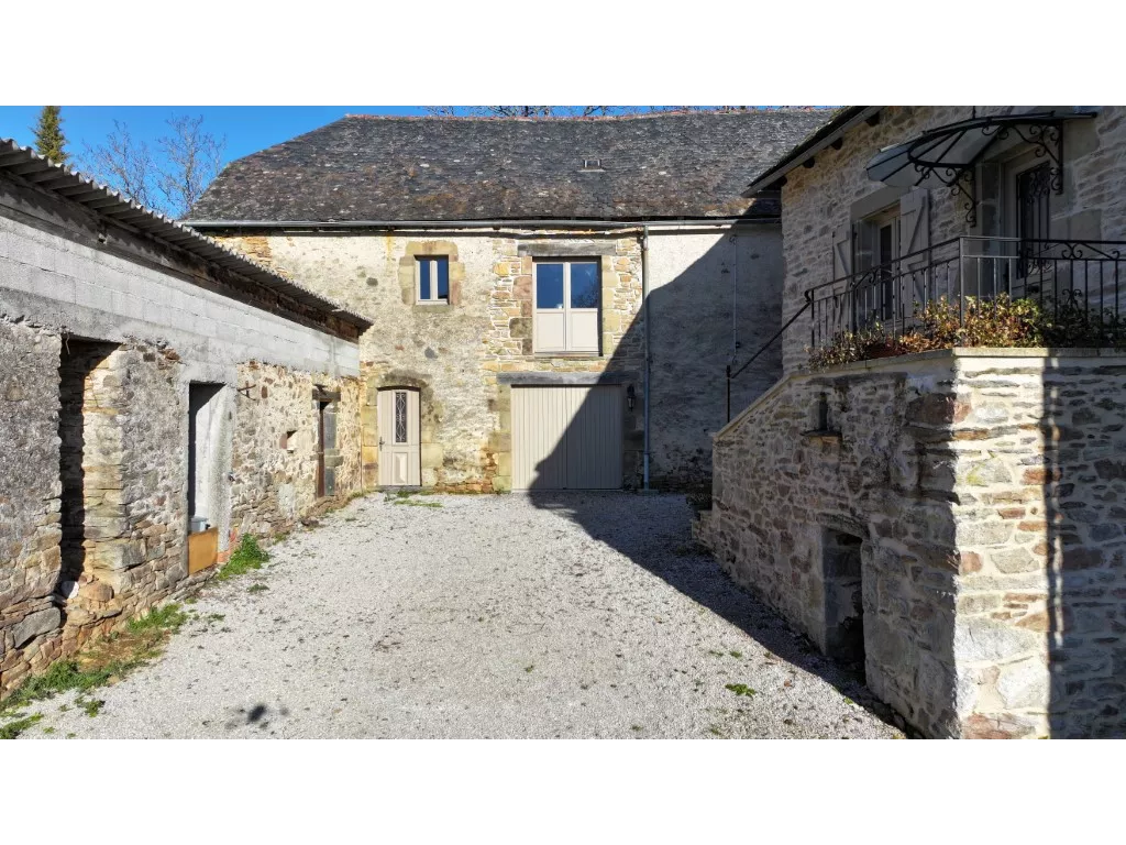 MAISON EN PIERRES RENOVEE