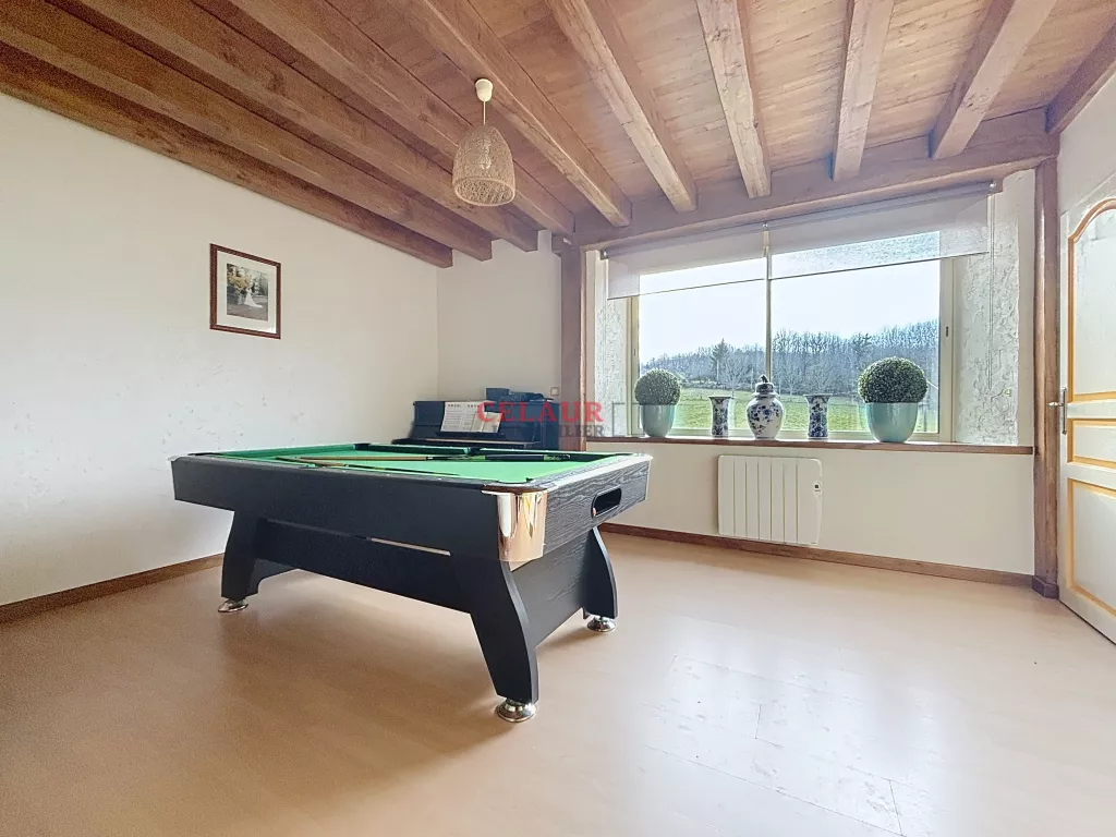 Maison de caract&egrave;re en pierre avec grange  et terrain