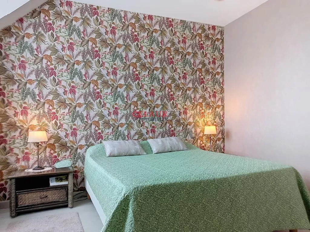 A DEUX PAS DES COMMERCES