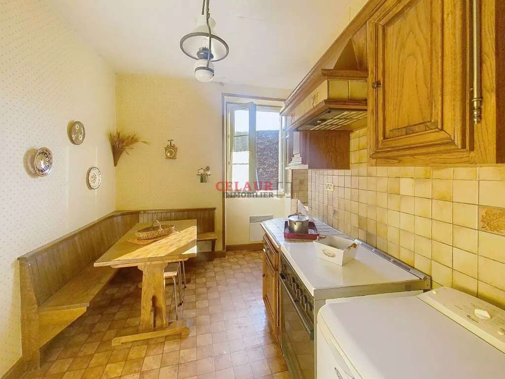 APPARTEMENT DANS IMMEUBLE DE CARACTERE