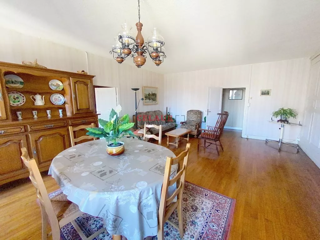 APPARTEMENT DANS IMMEUBLE DE CARACTERE