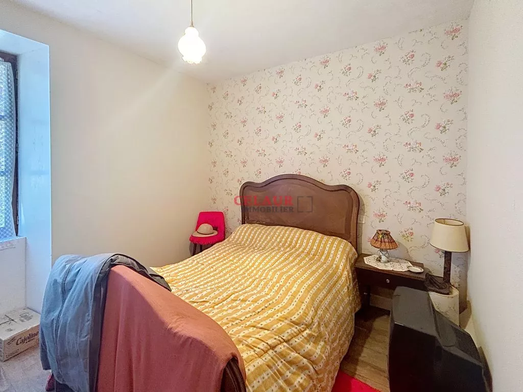 CORPS DE FERME AVEC GITE ET DEPENDANCES SUR 8 HA