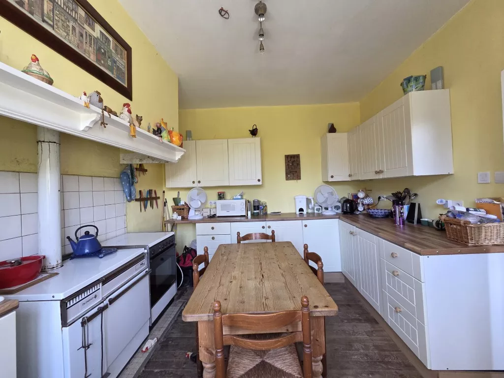 MAISON DE BOURG AVEC JARDIN