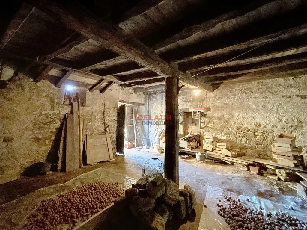 MAISON DE VILLAGE AVEC JARDIN A RESTAURER