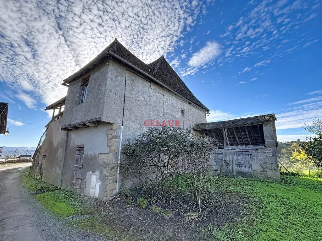 MAISON DE VILLAGE AVEC JARDIN A RESTAURER