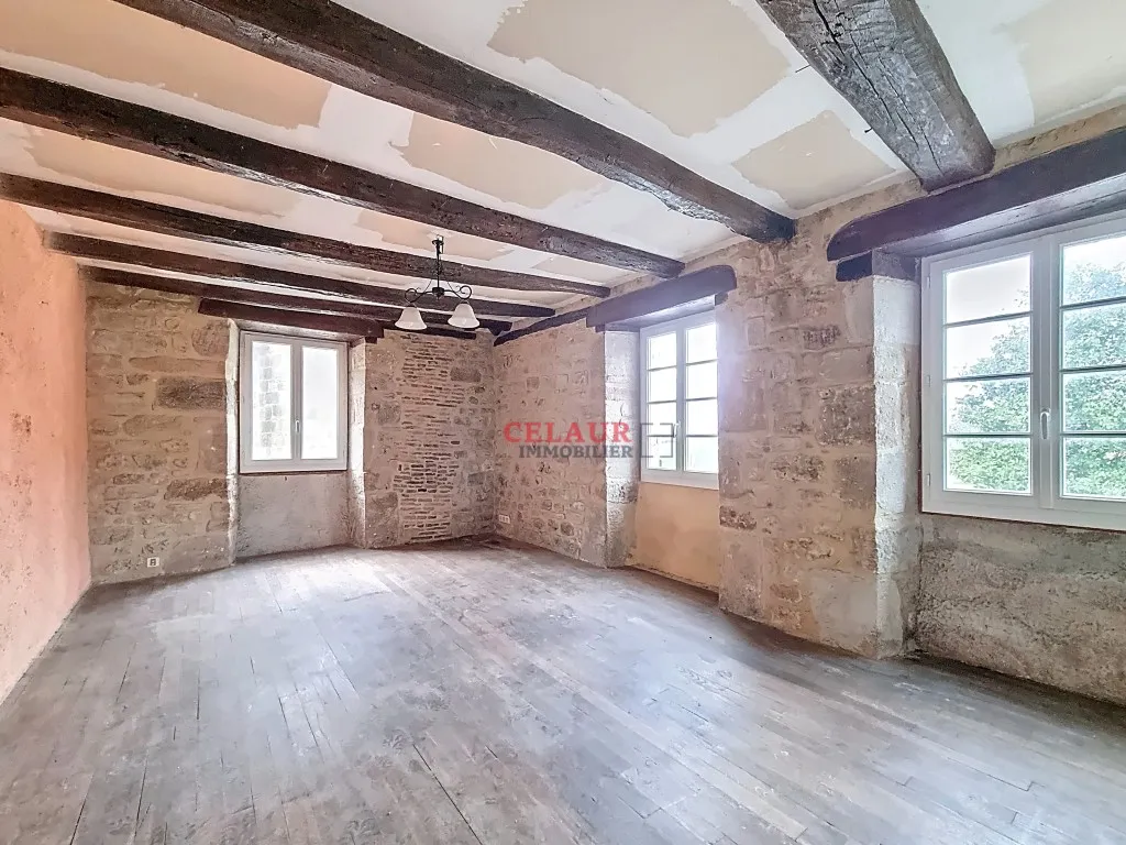 Ensemble immobilier en pierres