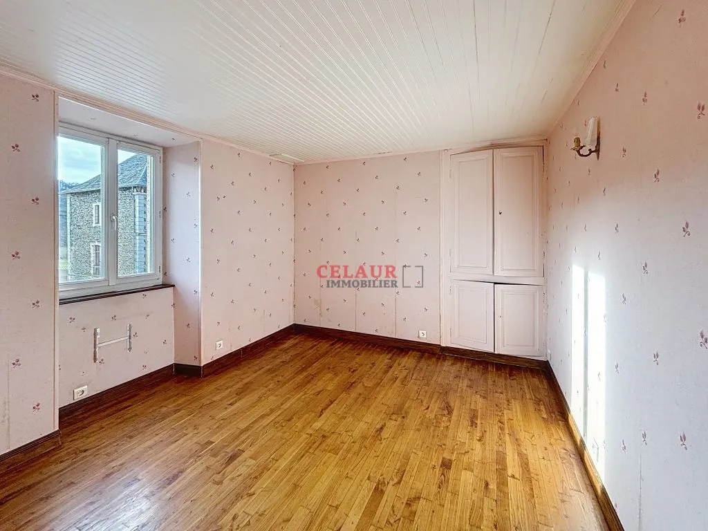 IMMEUBLE DE 2 APPARTEMENTS AVEC JARDIN