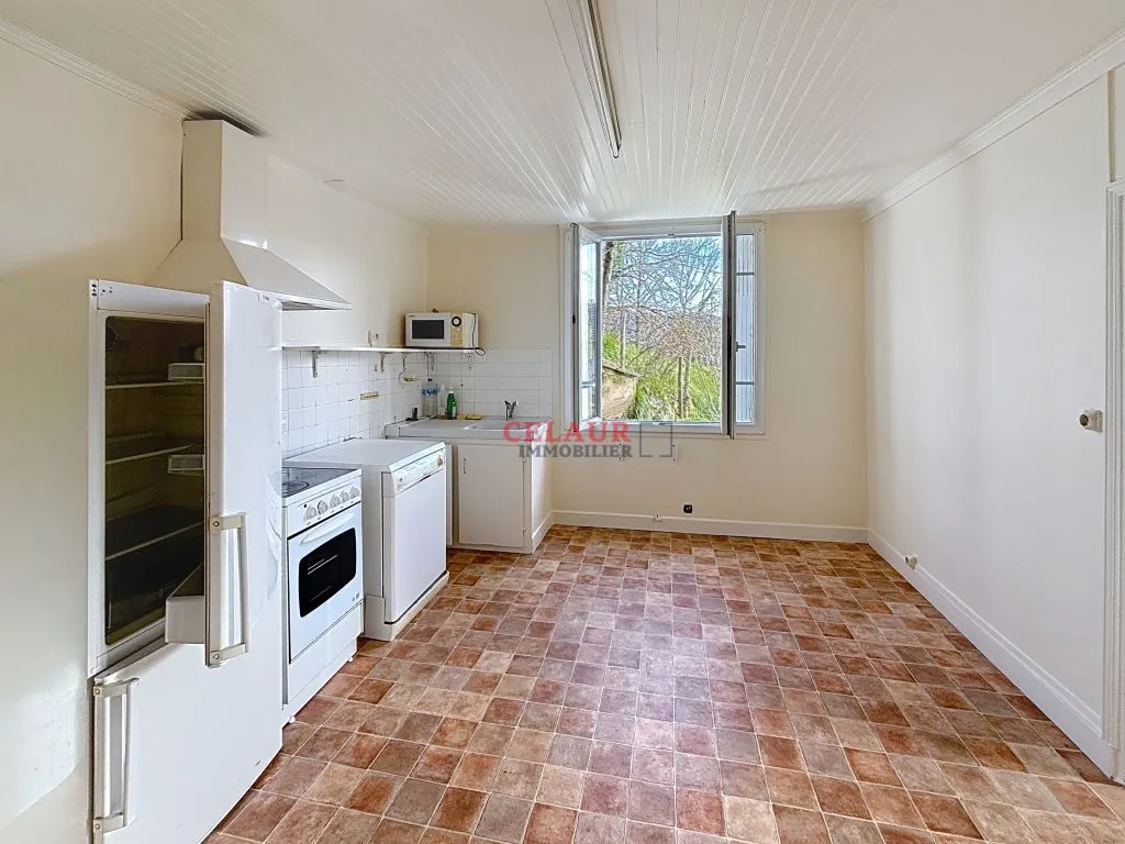 MAISON AVEC 2 APPARTEMENTS JARDIN GARAGES