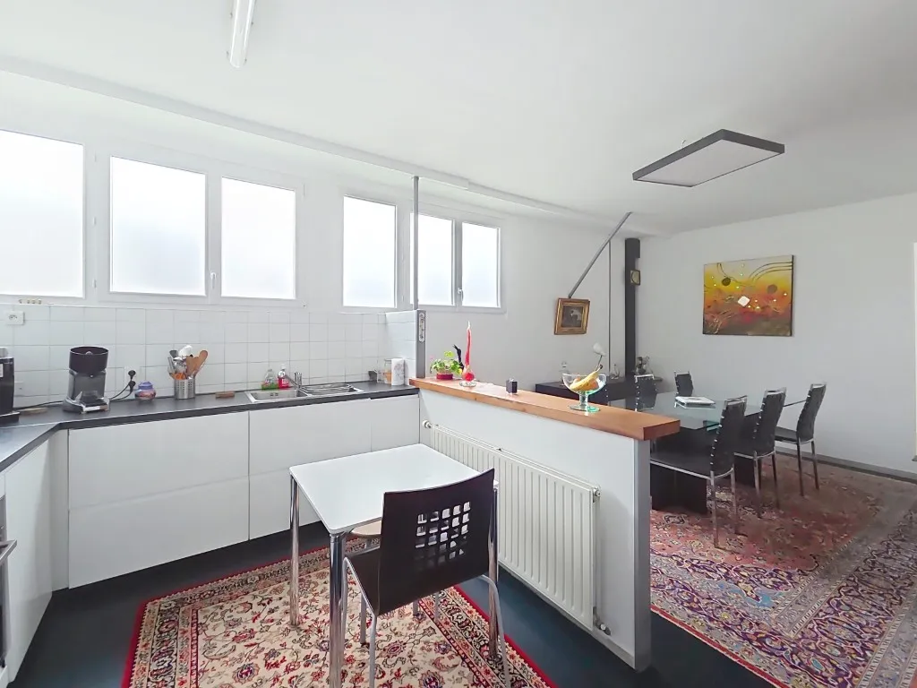 Maison avec grand atelier-garage