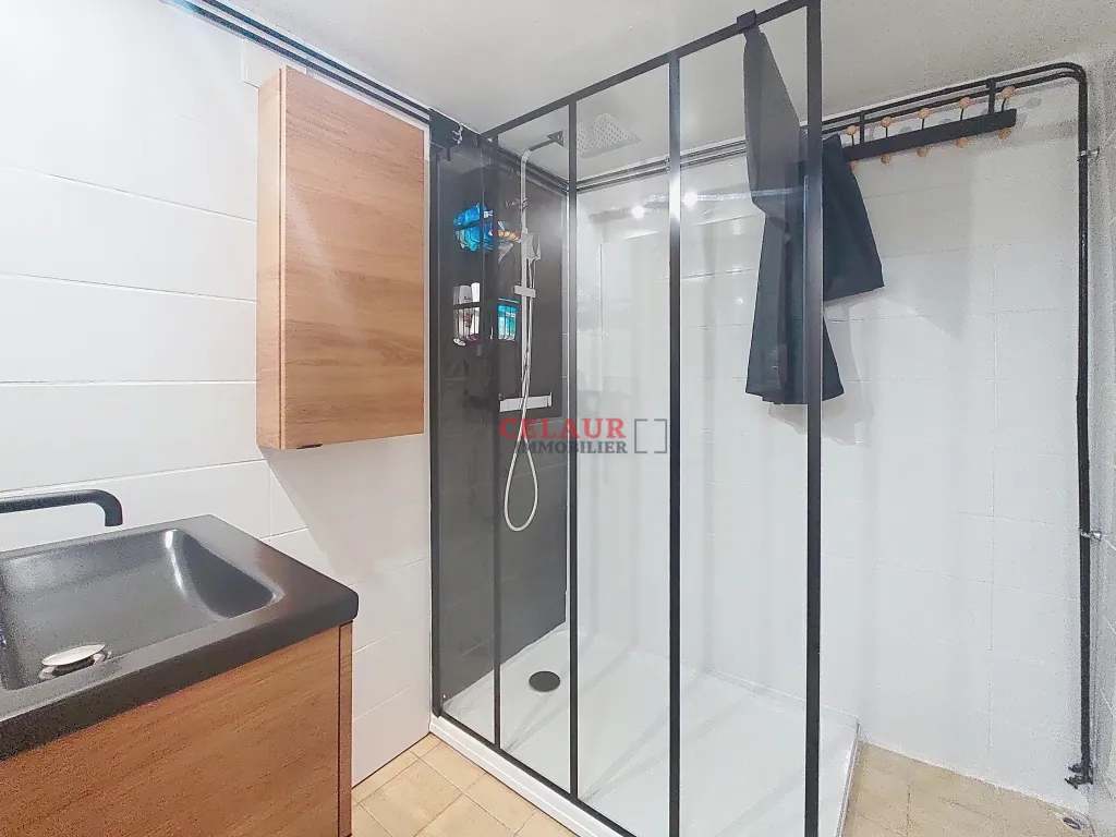 Maison de Bourg en pierre meubl&eacute;e