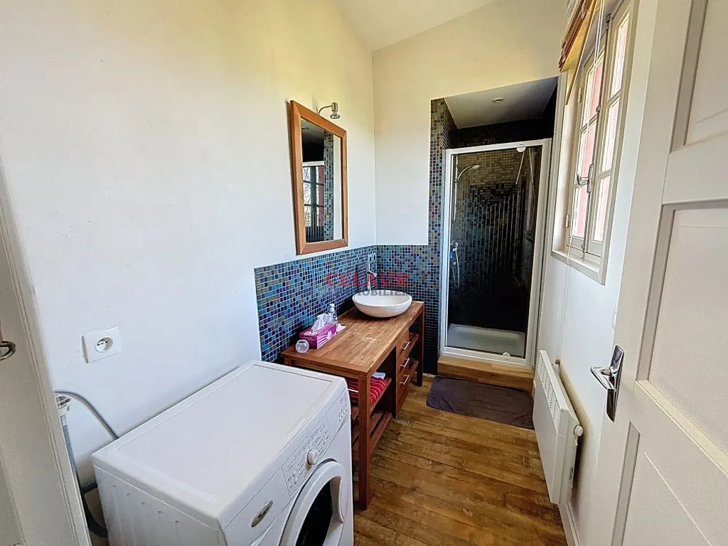 ANCIENNE ECOLE RENOVEE AVEC VUE DOMINANTE