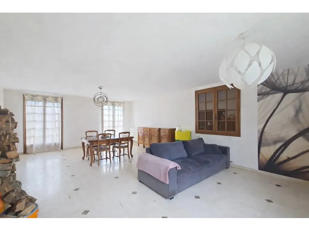 Maison de 6 pi&egrave;ces de 186 m&sup2; &agrave; Lubersac