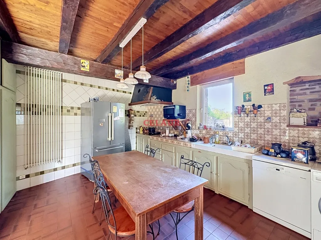 PROPRIETE EN PIERRE AVEC PARC ET PISCINE