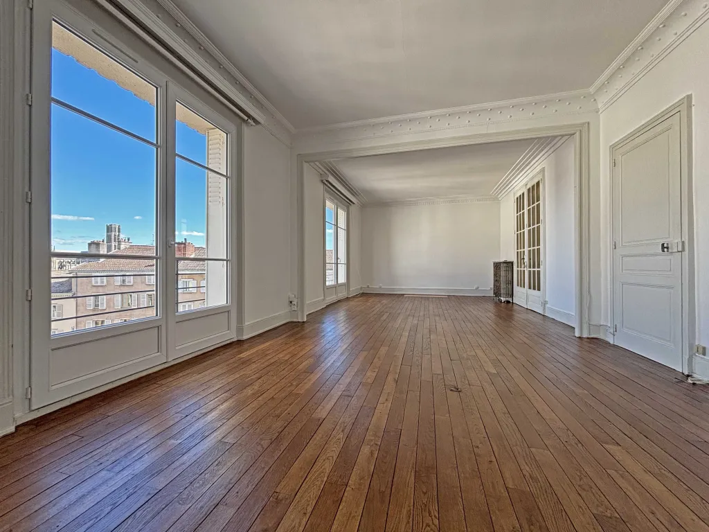 Appartement en hyper-centre avec ascenseur et parking