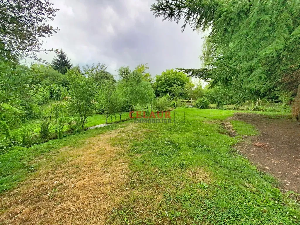 Ensemble en pierres avec 2454m&sup2; de terrain
