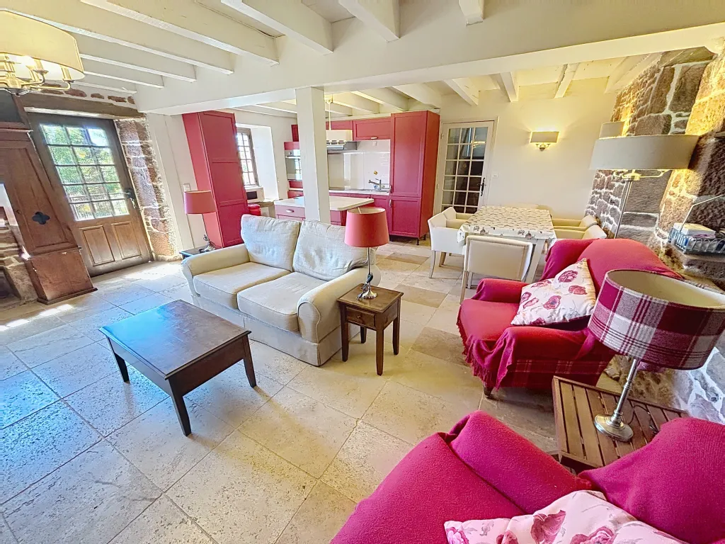Maison en pierre avec piscine