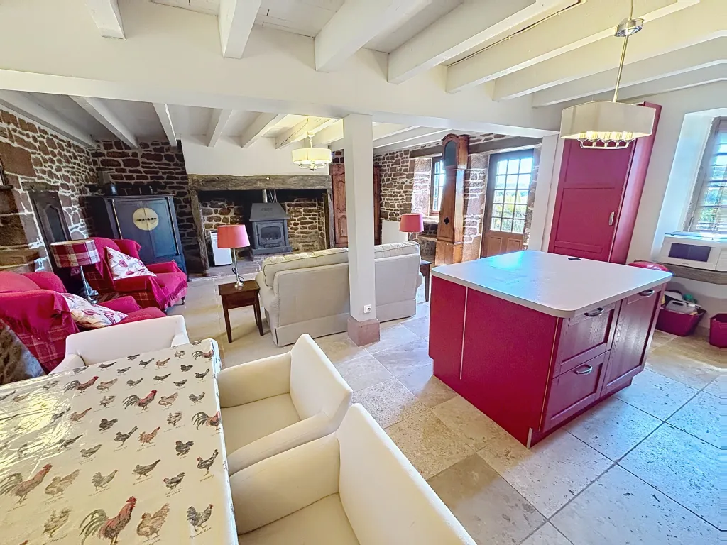 Maison en pierre avec piscine